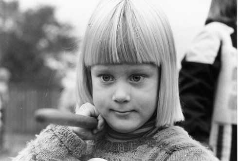 Idrætsdag før efterårsferien i 1980'erne. Cykelringridning. Louise Dahm.jpg